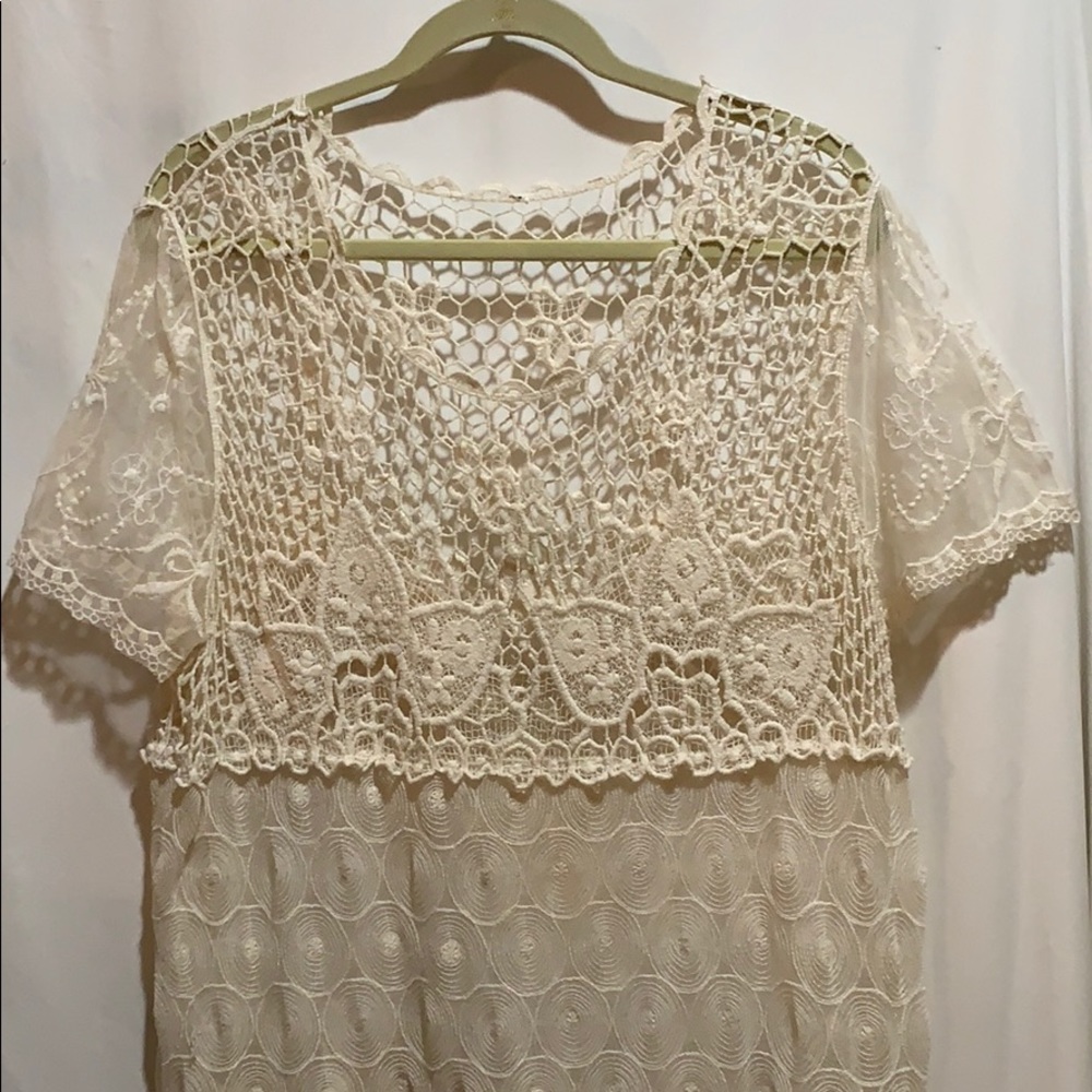 Top/ tunic/coverup lace • no tags•